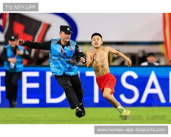 体育场外球迷冲突！多人被警方带走